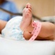 10 күндөн ашты. Бишкектин көчөлөрүнүн бирине ымыркайын таштап кеткен келин табыла элек