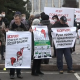 Өкмөт үйүнүн алдында шаардагы мыйзамсыз курулуштарга каршы митинг өтүүдө (сүрөт)