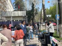 Митинг өтүп жаткан Ички иштер министрлигинин короосунда оңдоп-түзөө иштери жүргүзүлүүдө
