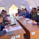 Чек ара: "Исфара районунун акими баш тарткандан кийин келип чыккан". Эки өлкөнүн облус башчылары жолугушту