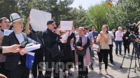 Митингдин катышуучуларынын бир тобу Баткенге жөнөп кете тургандыгын билдиришти