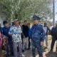 Сүйүн Өмүрзаков жергиликтүү тургундарга түшүндүрүү иштерин жүргүзүүдө