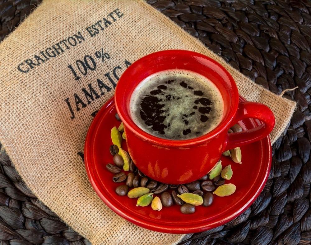 АКШда эң баалуу белектердин сап башында дүйнөгө белгилүү кофелер турат. Айрыкча Ямайкада “дүйнөнүн эң мыктысы” катары саналган &quot;Blue Mountain&quot; кофеси биринчи орунда турат.