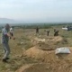 "Снайпердин дүрбүсү күнгө чагылышпасын деп үстүн жаап койгон". Адис тажик тарап Максат айылына кандай максатта окоп казганын айтып берди (видео)