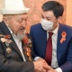 Улукбек Марипов ардагер Касмалы Осмоновдун акыбалынан кабар алды