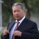 Сот Курманбек Бакиевдин бир тууганына байланыштуу өкүмдү жокко чыгарды. Толуктоо
