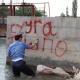 "Сууга түшпө". Багалегин тизесине чейин түрүп алып сууда "иштеп" жаткан милиция