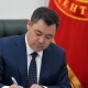Садыр Жапаров шайлоо тилкелеринен тышкары жайда добуш берди. Анын жеке коопсуздук кызматкерлеринин биринен коронавирус аныкталды