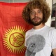 Кыргыз өлкөсүнө келген Илья Варламов 10 сомдон алган баштыктарды Орусияга алып барып 100 рублдан сатарын айтты