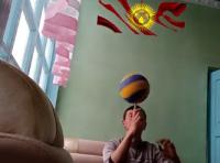 ЭЛДИК ВИДЕО: Сөөмөйүнө топту чимирилткен окурмандын видеосу
