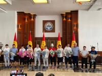 Кыргыздын желегин желбиреткен спортчулар Токиодон кайтып келишти