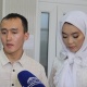 Ошто жаңы үйлөнгөн жубайлар кортеждин ордуна 50 окуучуга окуу курал алып беришти