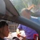 Ошто карама-каршы тилкеге чыга калган милиция айдоочуга кол салып, телефонун тартып алууга аракет кылган
