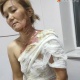 Буга чейин уулунун операциясына жардам сураган. Баласынын өмүрүн сактап калууга жан үрөп жаткан эненин үстүнө капыстан 15 литр кайнак суу төгүлүп, ооруканага түштү