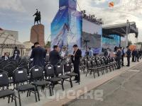 "Ала-Тоо" аянтында Эгемендүүлүк күнүнө карата иш-чарага даярдыктар жүрүүдө (фото)