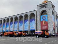 Аянтта параддан "Тазалыктын" кызматкерлери өтүштү