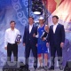 Суусамырдан Бишкекке чуркап келген Кайрат Рапиевге белек тапшырылды