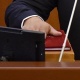 Жогорку Кеңештин жаңы депутаты Авазбек Абдугапаров ант берди