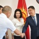 Айбек Жунушалиев Бишкектин мэри кызматына расмий киришип, ага күбөлүк тапшырылды