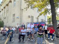 Чүйдө мүмкүнчүлүгү чектелген 70 адамга майыптар арабасы тапшырылды