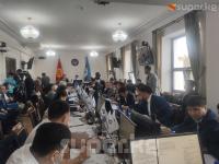 1-ноябрдан тартып Бишкекте маршруттук таксилер үчүн жол акы 15 сомдон болот. Автобус, троллейбускачы?