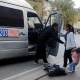 Бишкекте айдоочу эне-баланы коляскасы менен кичи автобуска салбай койгон окуя. Айдоочуга милиция жөнөтүлдү