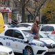 Кайгуул кызматынын унаасынын үстүнө чыгып алган жаран изделүүдө