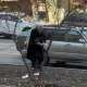 Социалдык тармакта арыкка таштанды ыргыткан жарандын видеосу талкуу жаратты