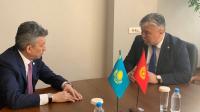 Кыргыз-казак чек арасында тизилген жүк ташуучу унаалар боюнча өкмөттүк деңгээлде эки тараптуу сүйлөшүү болду